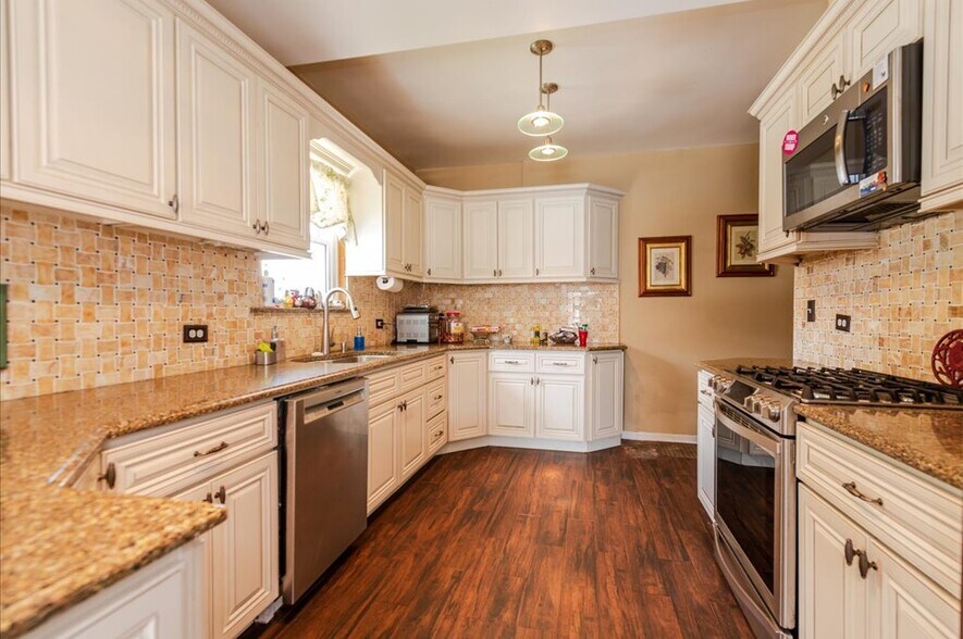 More Photos Of 720 Clarence Ave, Bronx Multifamily For Sale