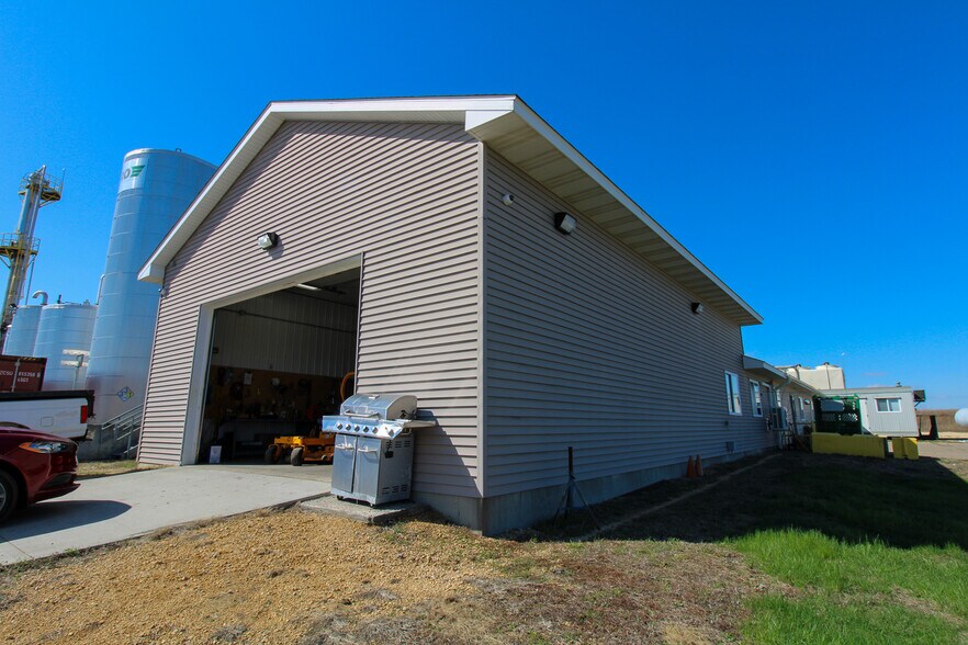 More Photos Of 5640 44th Ave S, Clinton Industrial For Sale