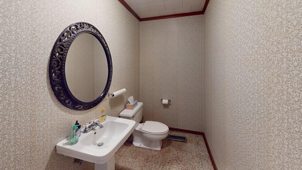 More Photos Of 116 Constitution Plaza, Monticello Office For Sale