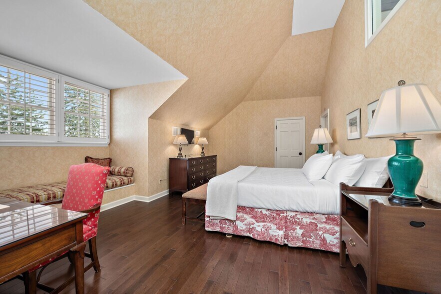 More Photos Of 1442 Coraopolis Heights Rd, Moon Township Hospitality For Sale