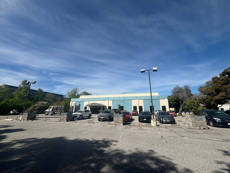 More Photos Of 1230 Bordeaux Dr, Sunnyvale Light Manufacturing For Lease