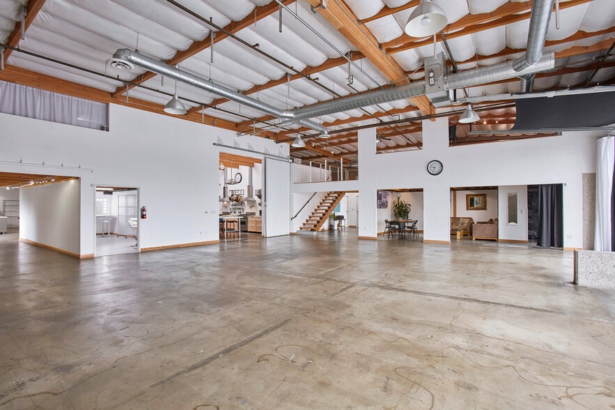 More Photos Of 2010 W 135th St, Gardena Manufacturing For Sale