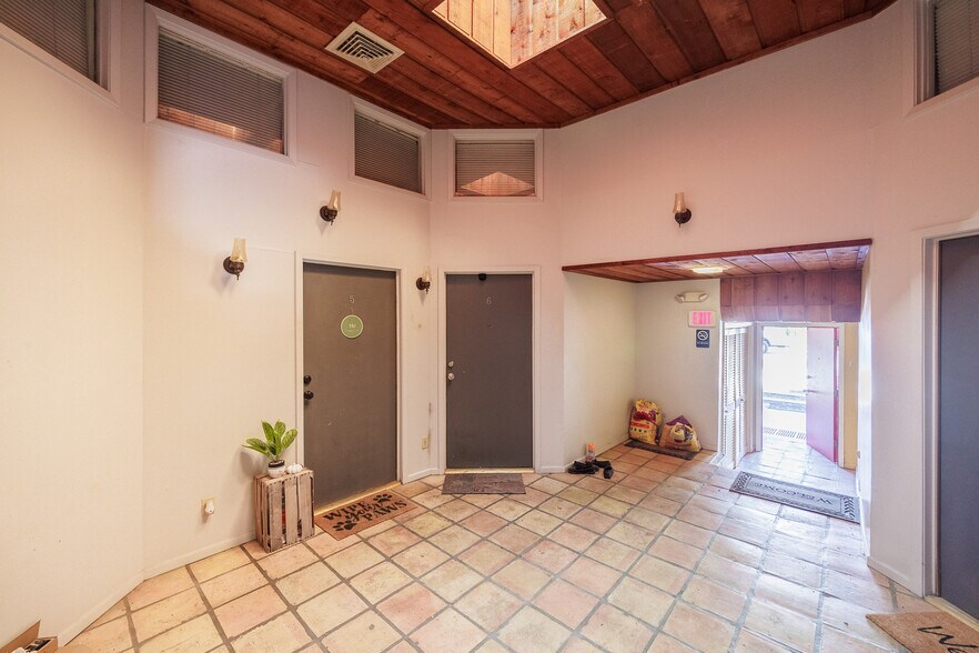 More Photos Of 801 S Carancahua St, Corpus Christi Apartments For Sale