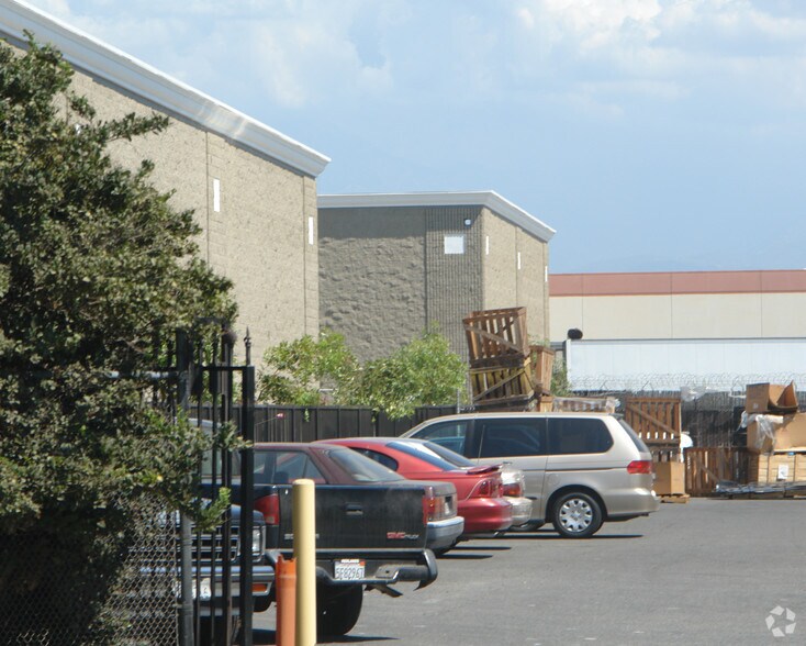 More Photos Of 1335 Riverview Dr, San Bernardino Service For Lease