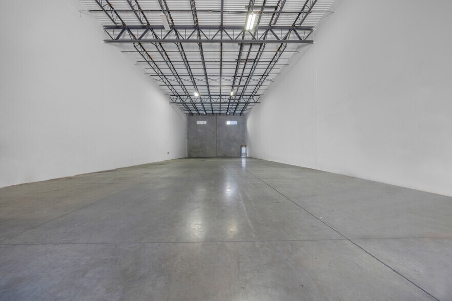 More Photos Of 14001 NW 112th Ave, Hialeah Gardens Warehouse For Lease