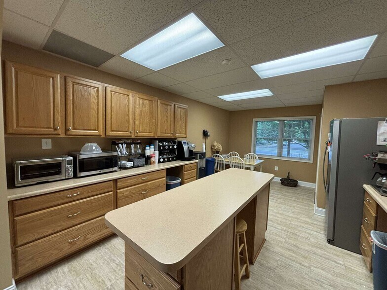 More Photos Of 306 Kings Hwy, Cherry Hill Office For Sale