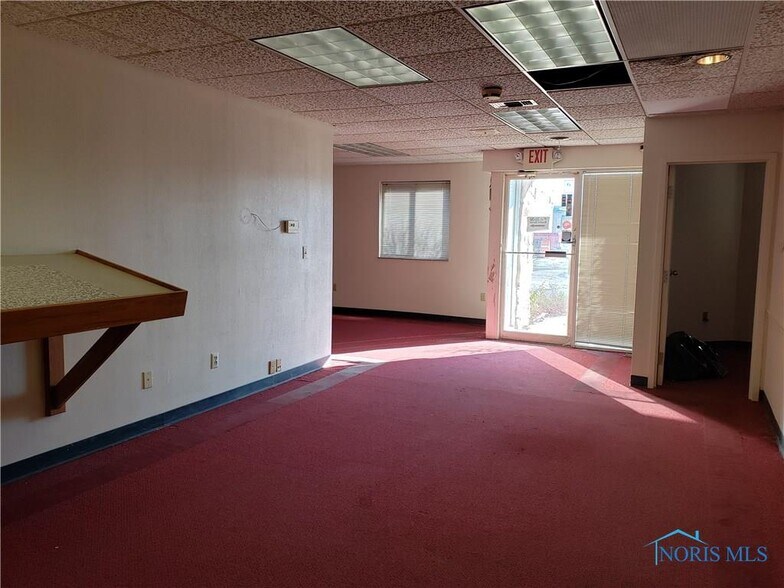More Photos Of 410 Ryder Rd, Toledo Office For Sale