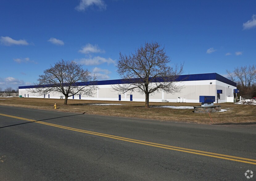 More Photos Of 11-15 Thompson Rd, East Windsor Warehouse For Lease