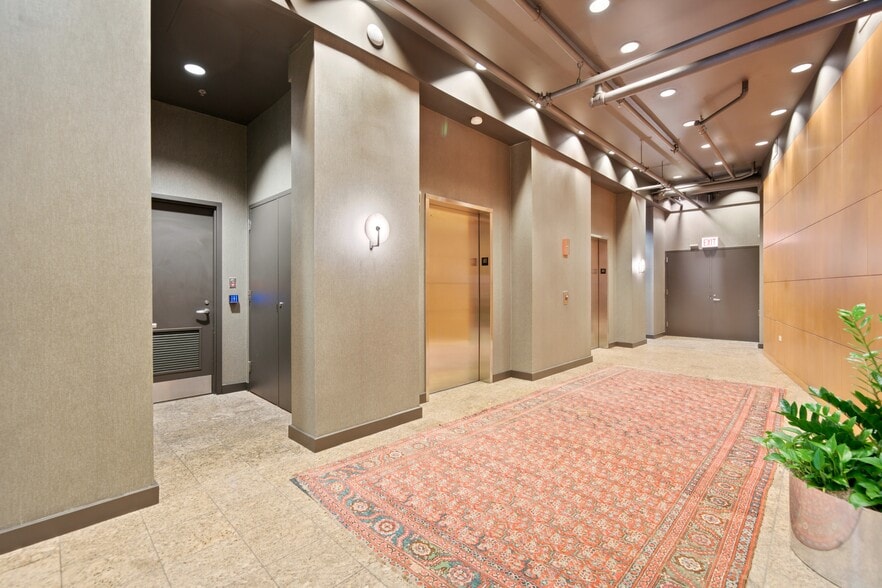 More Photos Of 225 W Illinois St, Chicago Loft Creative Space For Lease