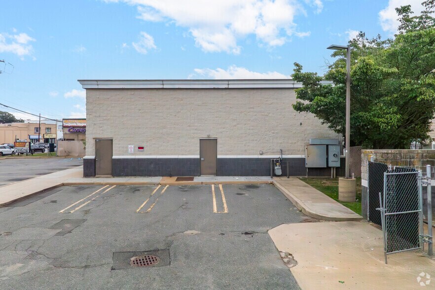 More Photos Of 964 Merrick Rd, Baldwin Convenience Store For Sale