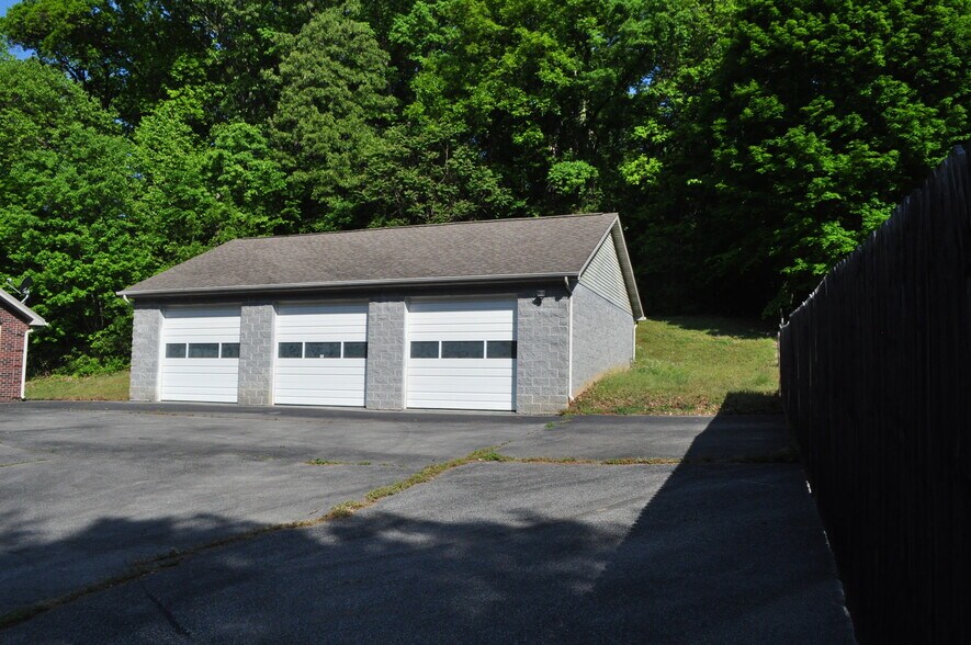 More Photos Of 6447 Rutledge Pike, Knoxville Office For Sale