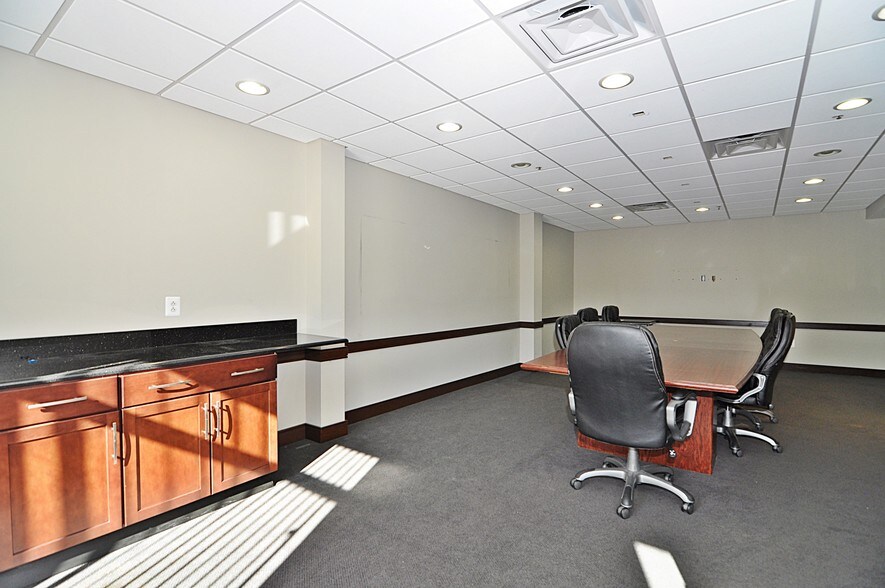 More Photos Of 14325 Willard Rd, Chantilly Office For Lease