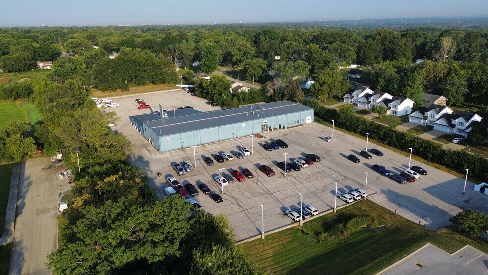 Primary Photo Of 4410 Merle Hay Rd, Des Moines Auto Dealership For Lease