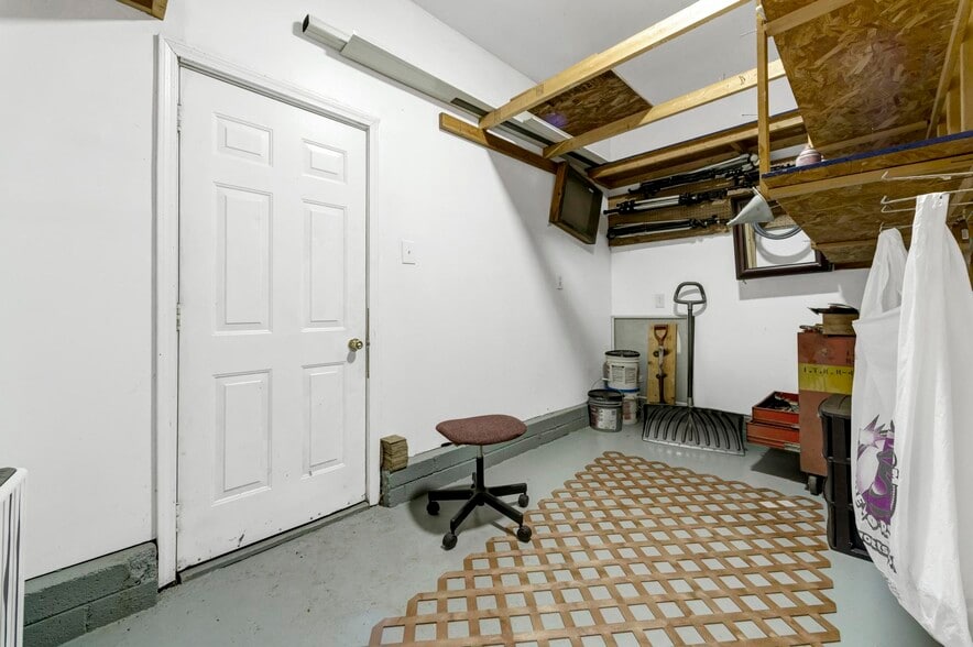 More Photos Of 7969 Richardson Rd, West Bloomfield Office Residential For Sale