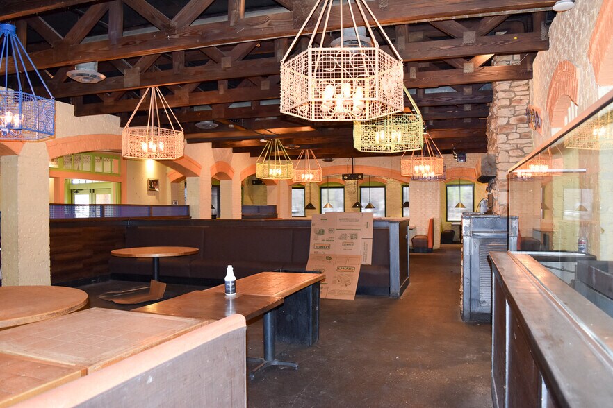 More Photos Of 6709 Slide Rd, Lubbock General Retail For Sale