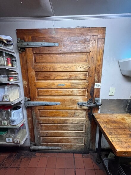 More Photos Of 572 2nd Ave, Troy Restaurant For Sale