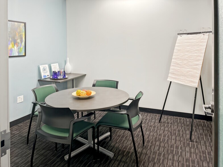 More Photos Of 2010 Winston Park Dr, Oakville Coworking Space