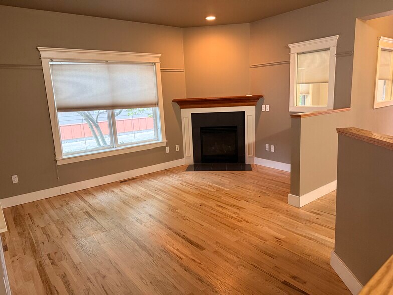 More Photos Of 1510 NE Fairview Village St, Fairview Office Residential For Lease