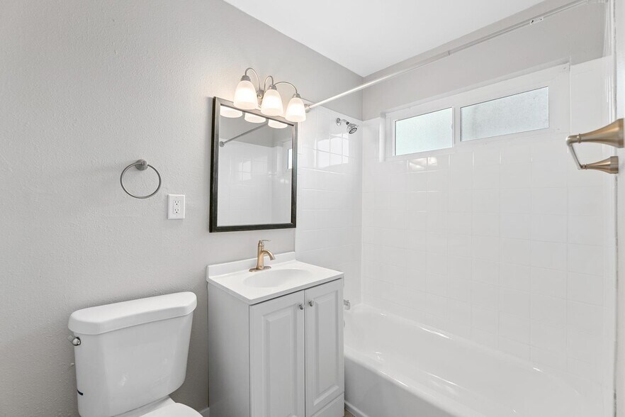 More Photos Of 1495 Peterson Ave, Long Beach Apartments For Sale