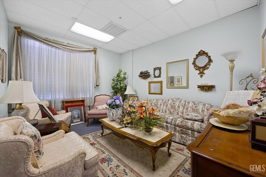 More Photos Of 425 S H St, Bakersfield Religious Facility For Sale