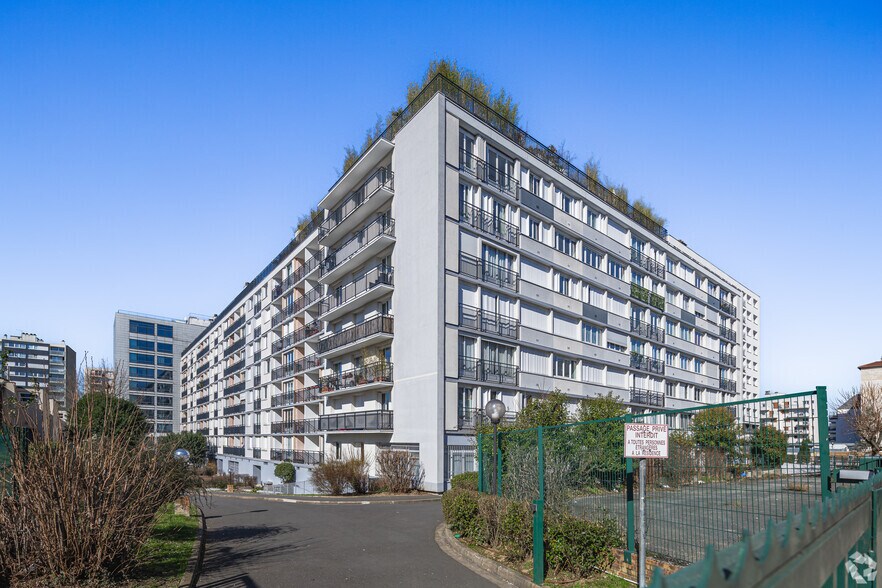 Primary Photo Of 99 Avenue Aristide Briand, Montrouge Office For Sale