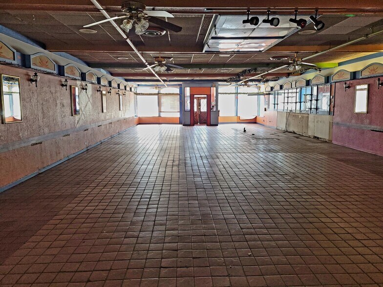 More Photos Of 6000-6030 Dempster St, Morton Grove Storefront For Lease