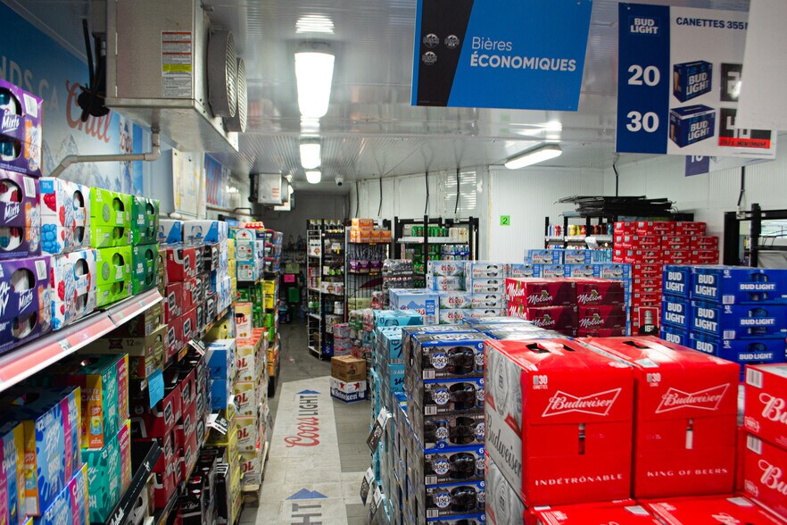 More Photos Of 680 Av Gilles-Villeneuve, Berthierville General Retail For Sale