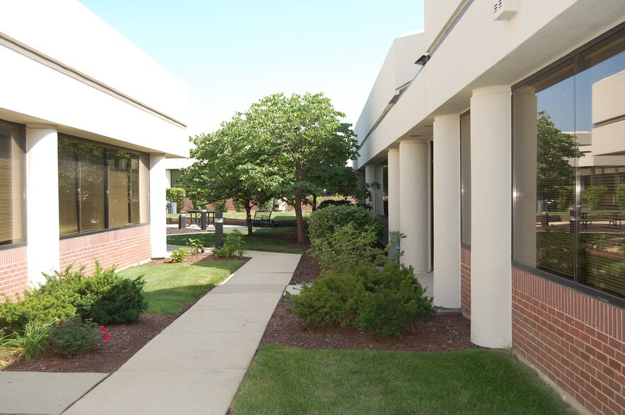 More Photos Of 530 E 22nd St, Lombard Office For Sale