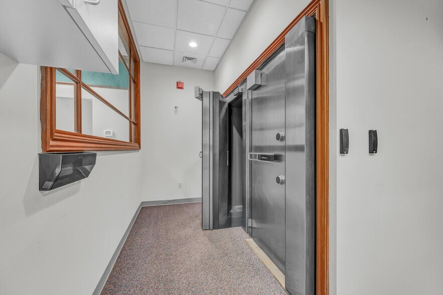 More Photos Of 11 Mile Hill Rd, Newtown Office For Sale