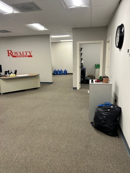 More Photos Of 1411 Plaza West Rd, Winston-Salem Medical For Lease