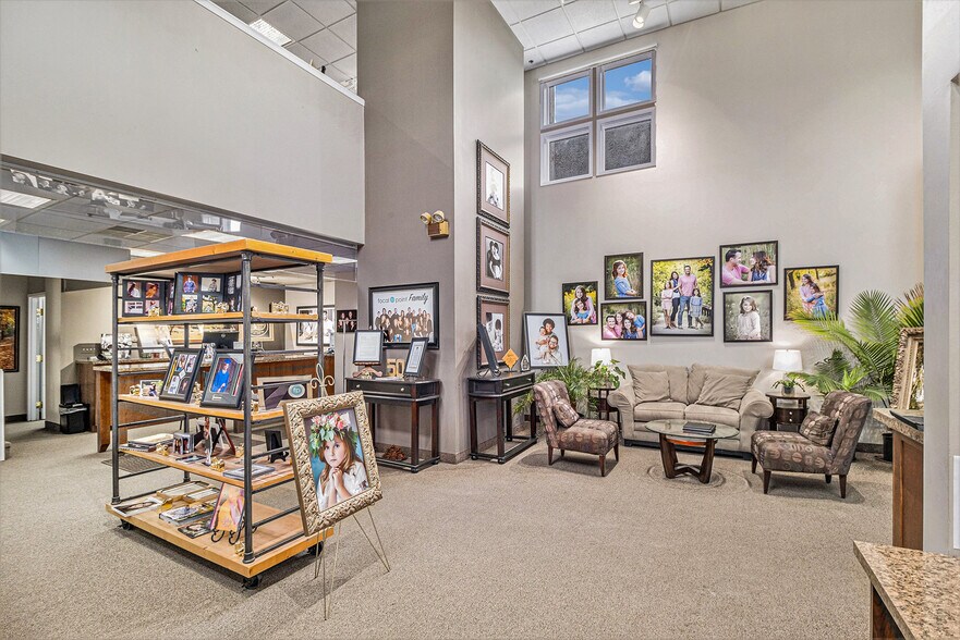 More Photos Of 33431 Grand River Ave, Farmington General Retail For Sale