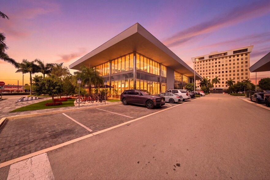 More Photos Of 1006 E Hallandale Beach Blvd, Hallandale Beach Restaurant For Sale