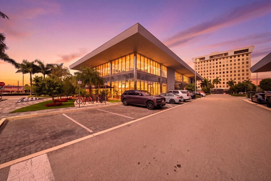 More Photos Of 4 OASIS Hallandale, 1006 E Hallandale Beach, Hallandale Beach Restaurant For Sale