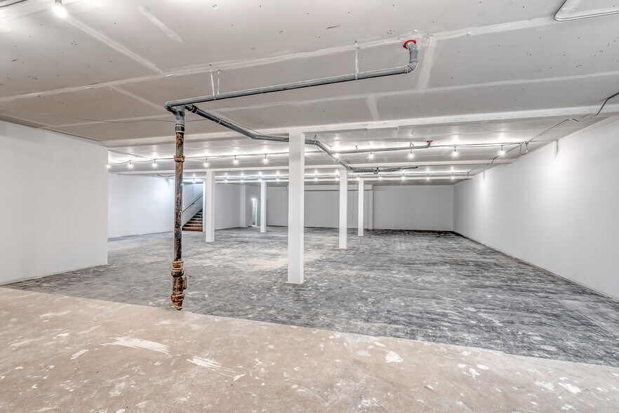 More Photos Of 810-829 49 Ave SW, Calgary Storefront For Lease