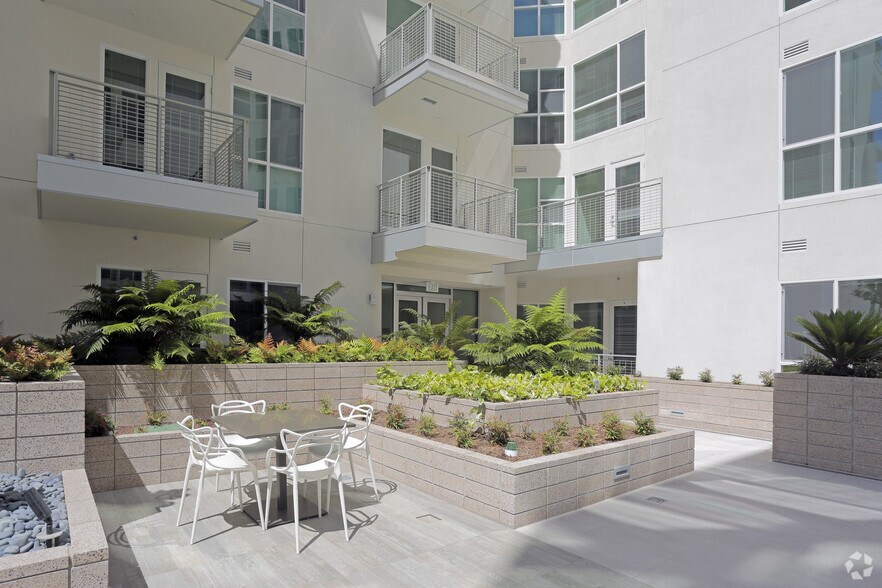 Primary Photo Of 1230 S Olive St, Los Angeles Apartments For Lease