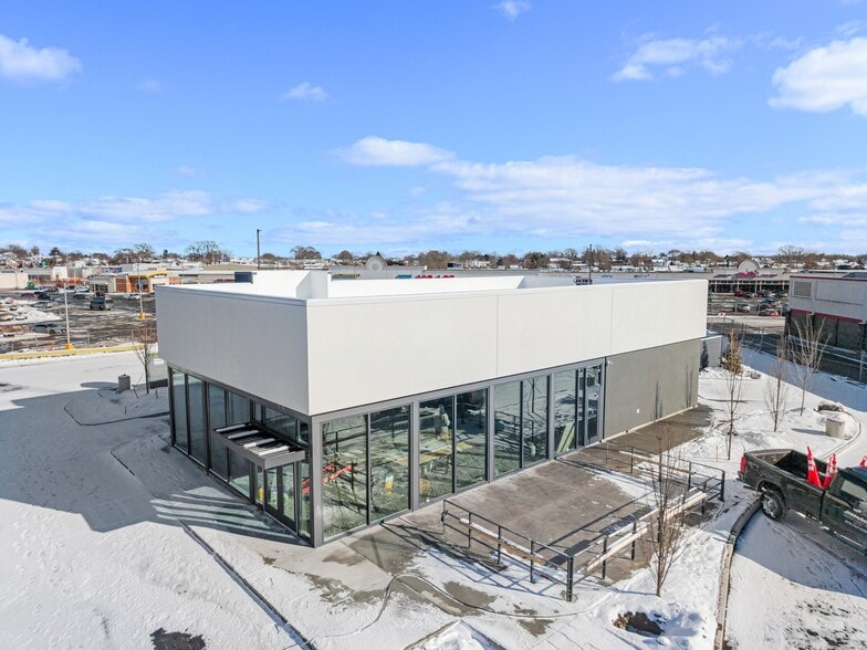 More Photos Of 950 Kings Hwy, New Bedford Storefront For Lease