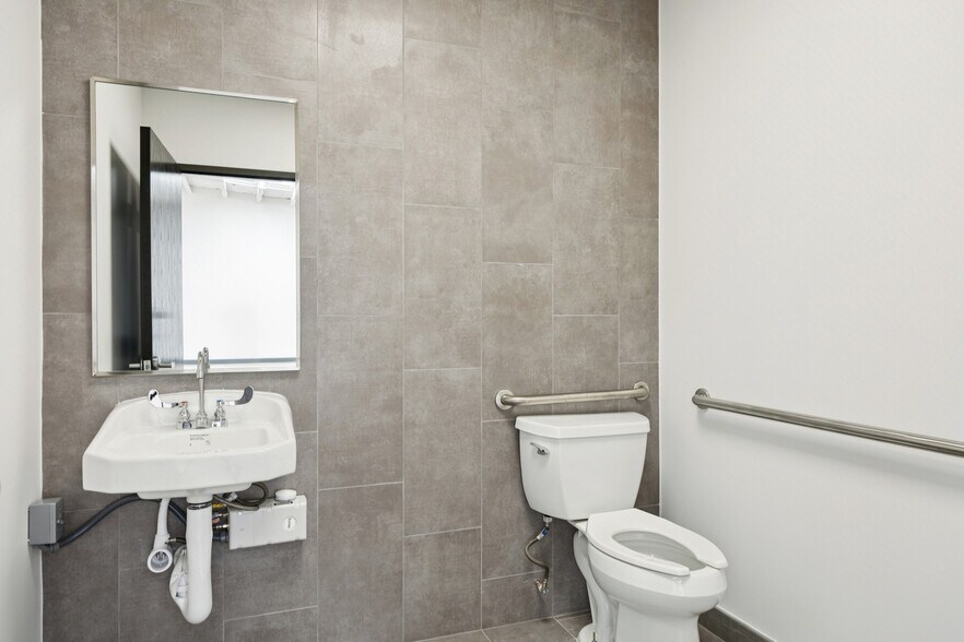 More Photos Of 4763 Vicksburg St, Dallas Distribution For Lease