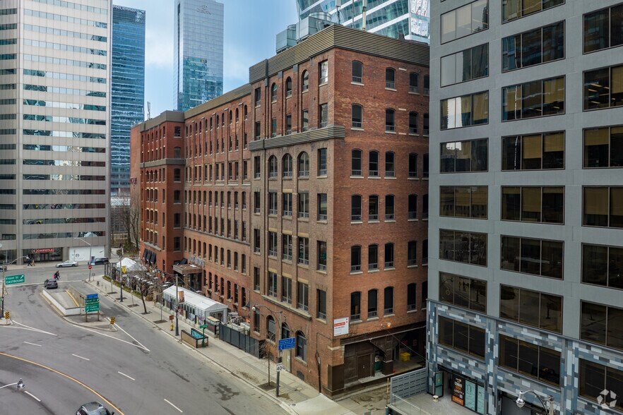 More Photos Of 144 Front St W, Toronto Office For Lease