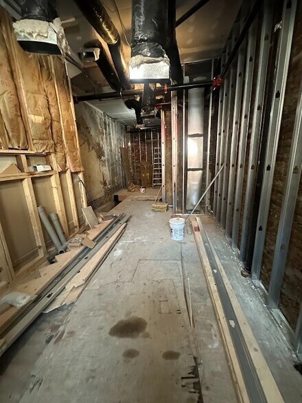 More Photos Of 703 S 4th St, Philadelphia Storefront Retail Residential For Lease