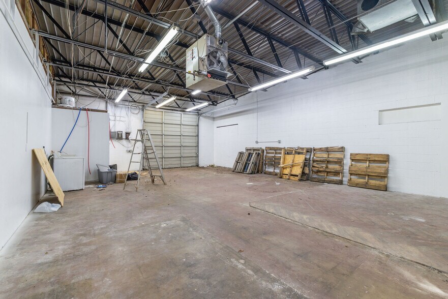 More Photos Of 209-211 NE 38th St, Oklahoma City Office For Lease