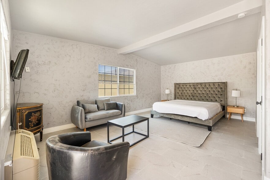 More Photos Of 526 S Warm Sands Dr, Palm Springs Hotel For Sale