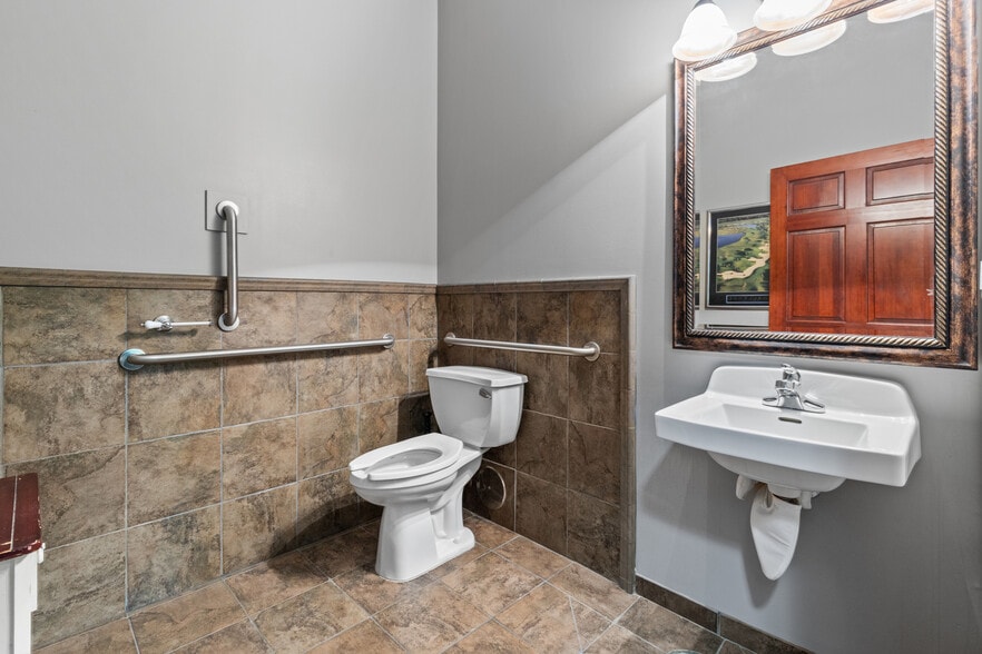 More Photos Of 9340 Hennepin Town Rd, Eden Prairie Office For Sale