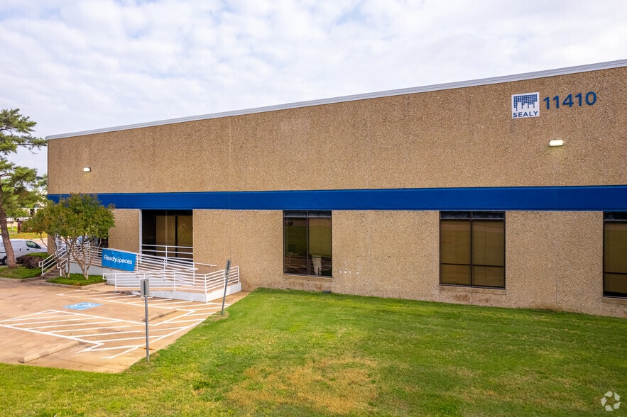 More Photos Of 11410-11420 Mathis Ave, Farmers Branch Distribution For Lease