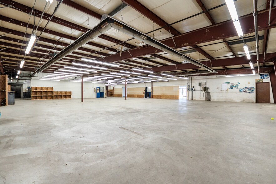 More Photos Of 43 Beaumont St, Zanesville Warehouse For Lease