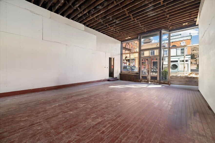 More Photos Of 310 Victor Ave, Victor General Retail For Sale