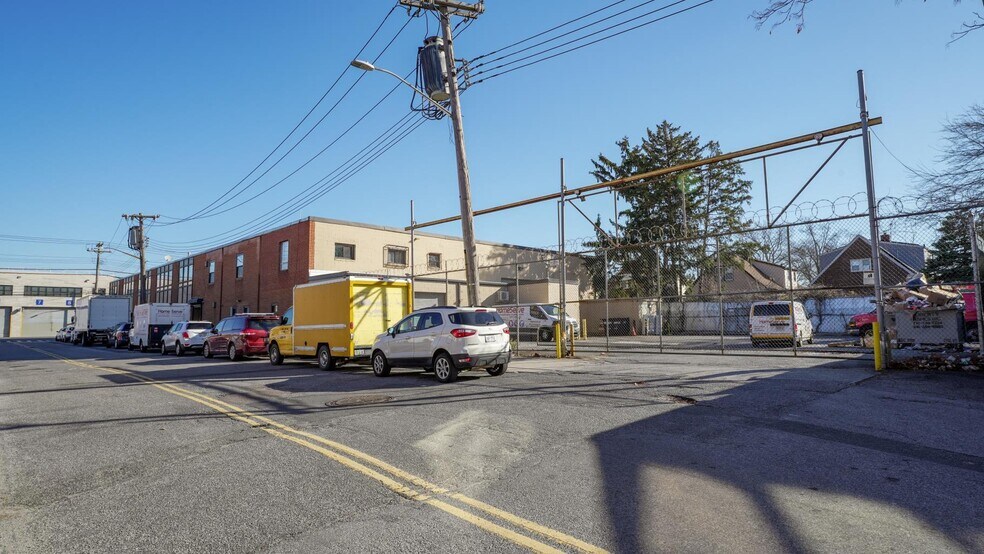 More Photos Of 153-04 Rockaway Blvd, Jamaica Warehouse For Lease