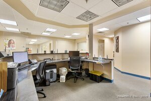 More Photos Of 454-456 Park St, Hartford Showroom For Lease