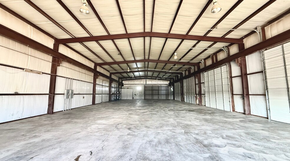 More Photos Of 1509 S County Road 1309, Midland Warehouse For Lease