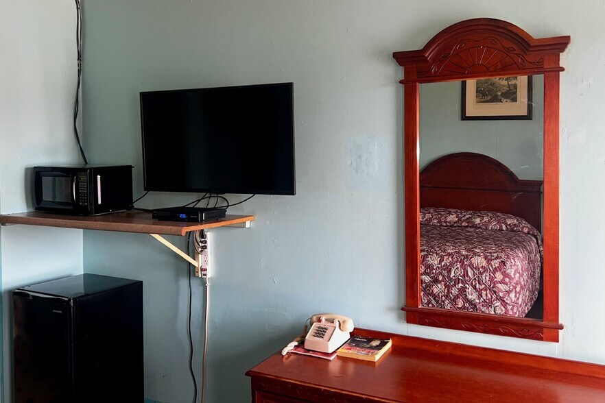 More Photos Of 1717 Cornhusker Hwy, Lincoln Hotel For Sale