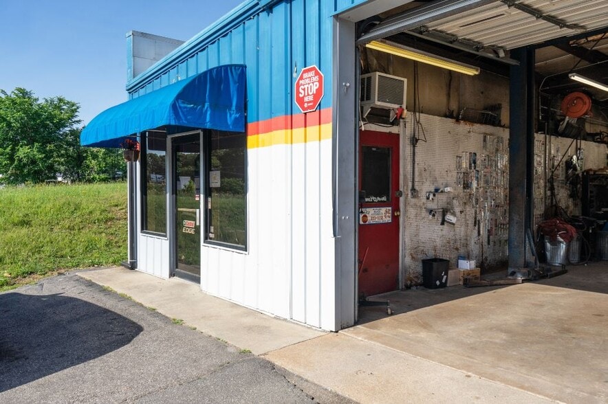 More Photos Of 3318 Jefferson Davis Hwy, Richmond Auto Repair For Sale